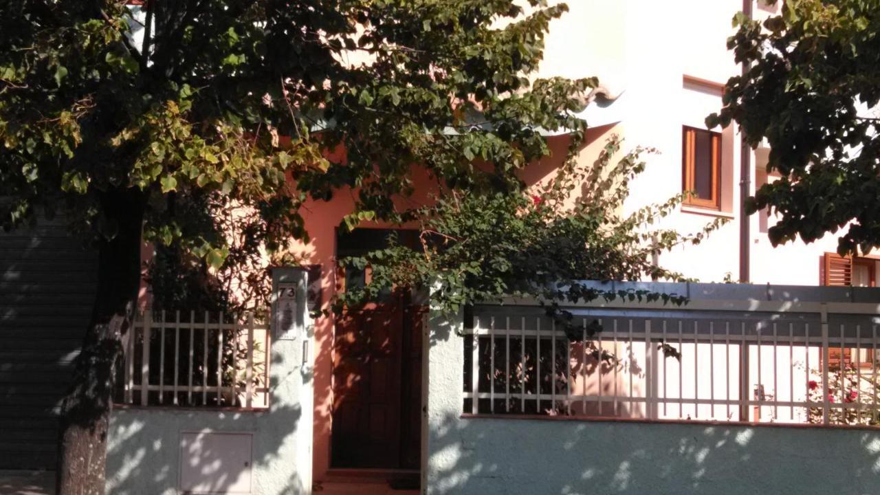 L'Abete Acomodação com café da manhã Guspini Exterior foto
